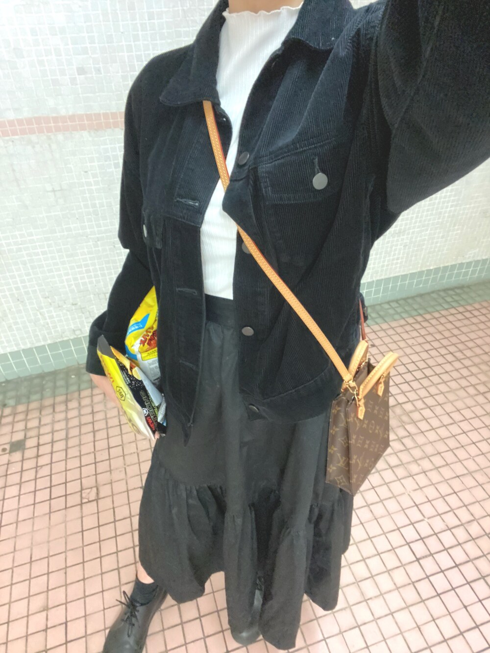 「ootd、今日のコーデ、女の子コーデ、春コーデ、低身長、LouisVuitton、GLOBAL WORK、UNIQLO、Dr.Martens、GU」｜「GUのアイテム（トップス、ホワイト系）」を使った、K.Lさん（レディース・162cm）の春コーディネートの1枚目の写真