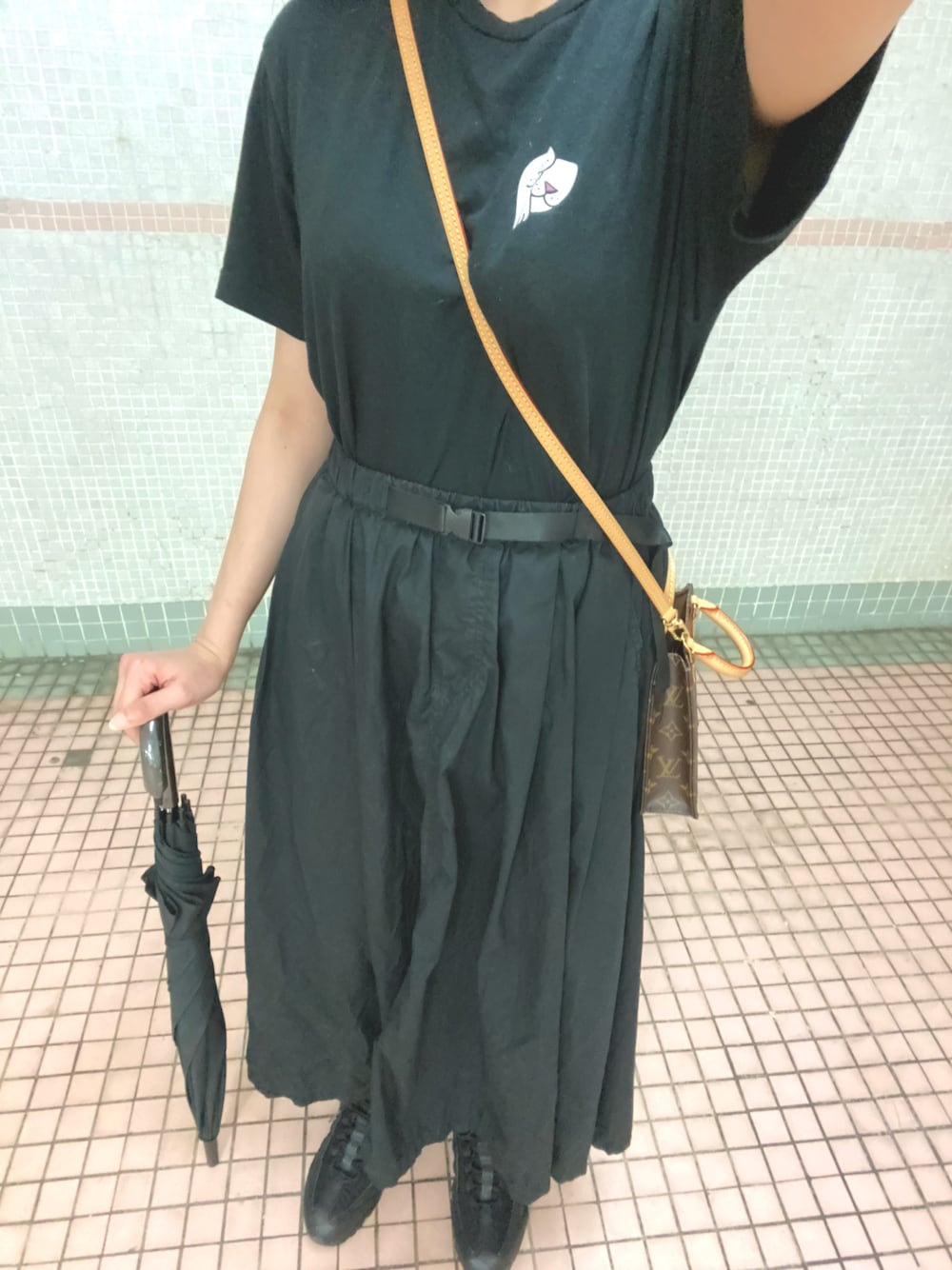 「ootd、春コーデ、今日のコーデ、女の子、低身長、黒、LouisVuitton、nike、niko and ...、ripndip」｜「RIPNDIPのアイテム（Tシャツ/カットソー、ブラック系）」を使った、K.Lさん（レディース・162cm）の春コーディネートの1枚目の写真