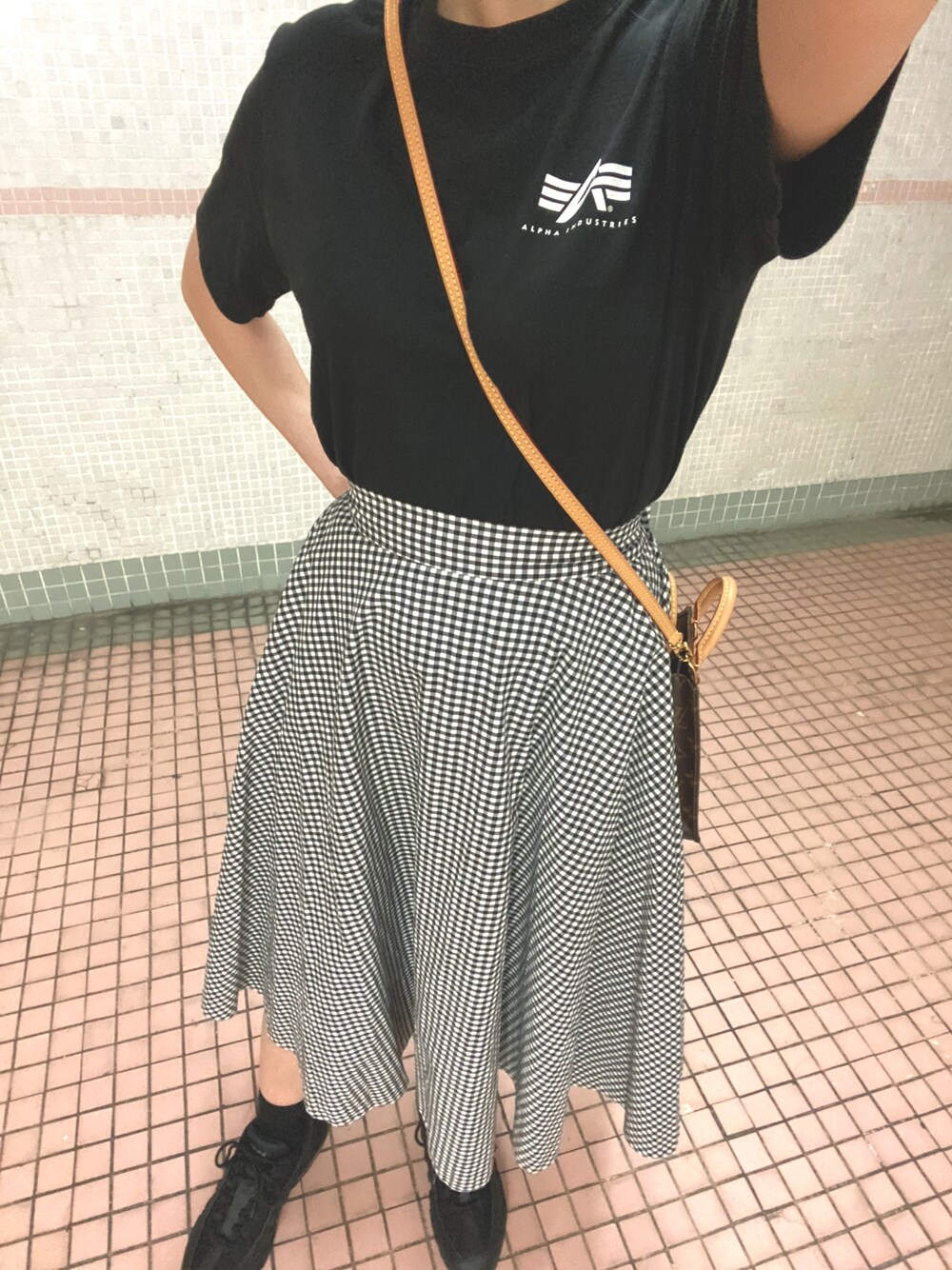 「ootd、今日のコーデ、春コーデ、女の子、低身長、LouisVuitton、alphaindustries、UNIQLO、NIKE」｜「Alpha Industriesのアイテム（Tシャツ/カットソー、ブラック系）」を使った、K.Lさん（レディース・162cm）の春コーディネートの1枚目の写真