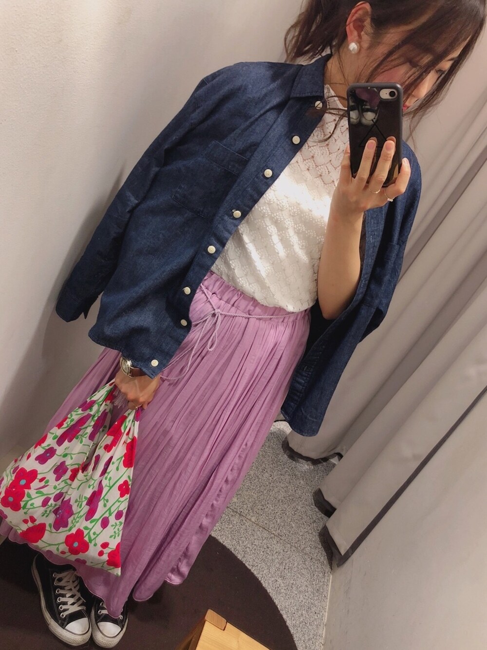 「休日コーデ、おしゃれさんと繋がりたい、スニーカーコーデ、オトナガーリー、春コーデ、ロングスカート、花柄、レース」｜「GUのアイテム（チューブトップ、ホワイト系）」を使った、Minami さん（レディース・156cm）の春コーディネートの1枚目の写真