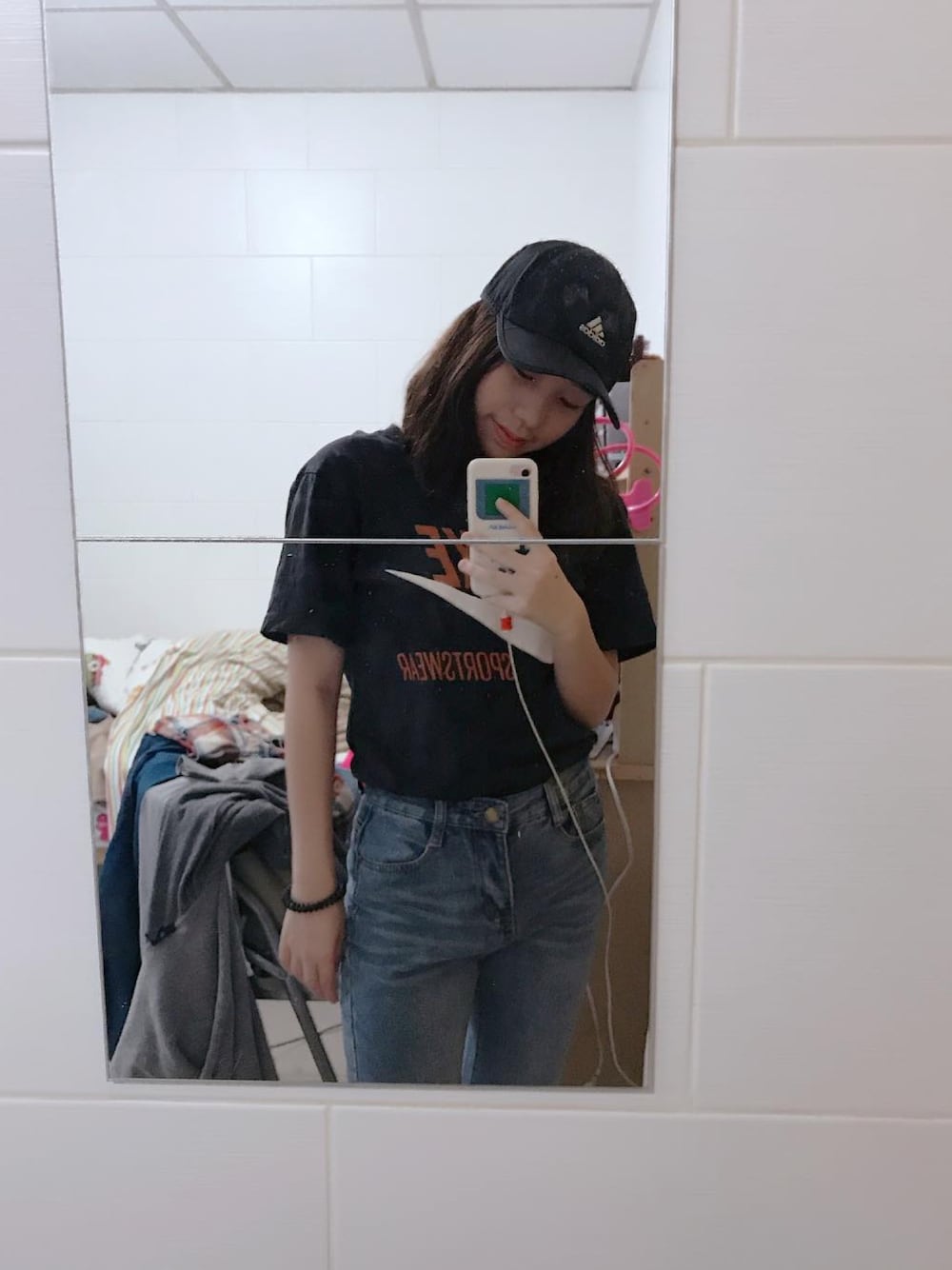 「ootd、街頭穿搭、夏、休閒、NIKE、国潮」｜「NIKE SBのアイテム（Tシャツ/カットソー、ブラック系）」を使った、Engieさん（レディース・155cm）の秋コーディネートの1枚目の写真