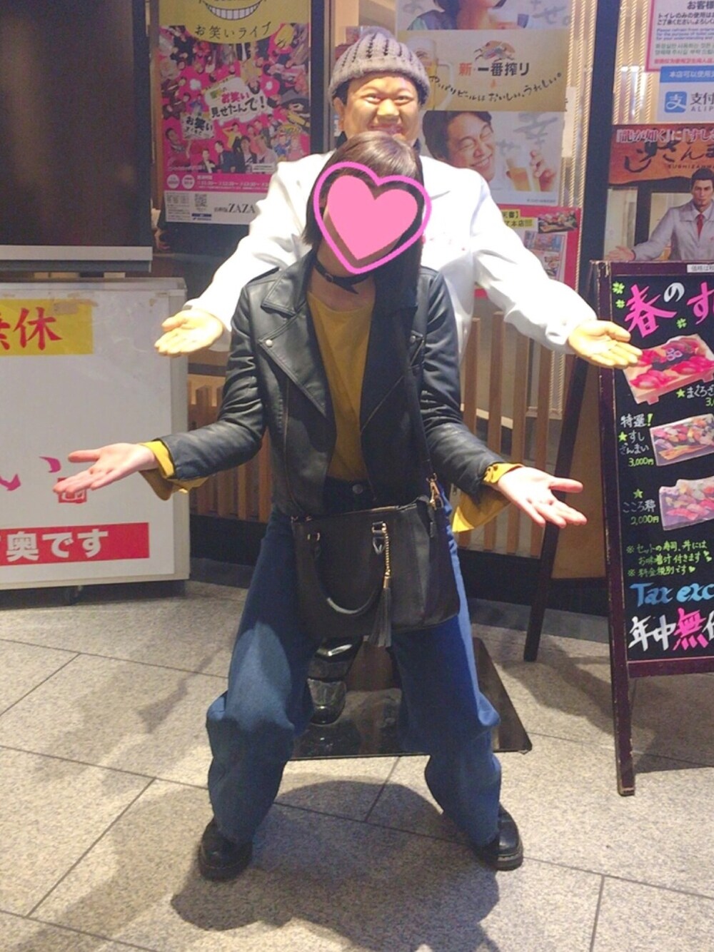 「ライダースジャケット、ワイドパンツ、チョーカー」｜「GUのアイテム（トップス、イエロー系）」を使った、asuranさん（レディース・162cm）の冬コーディネートの1枚目の写真