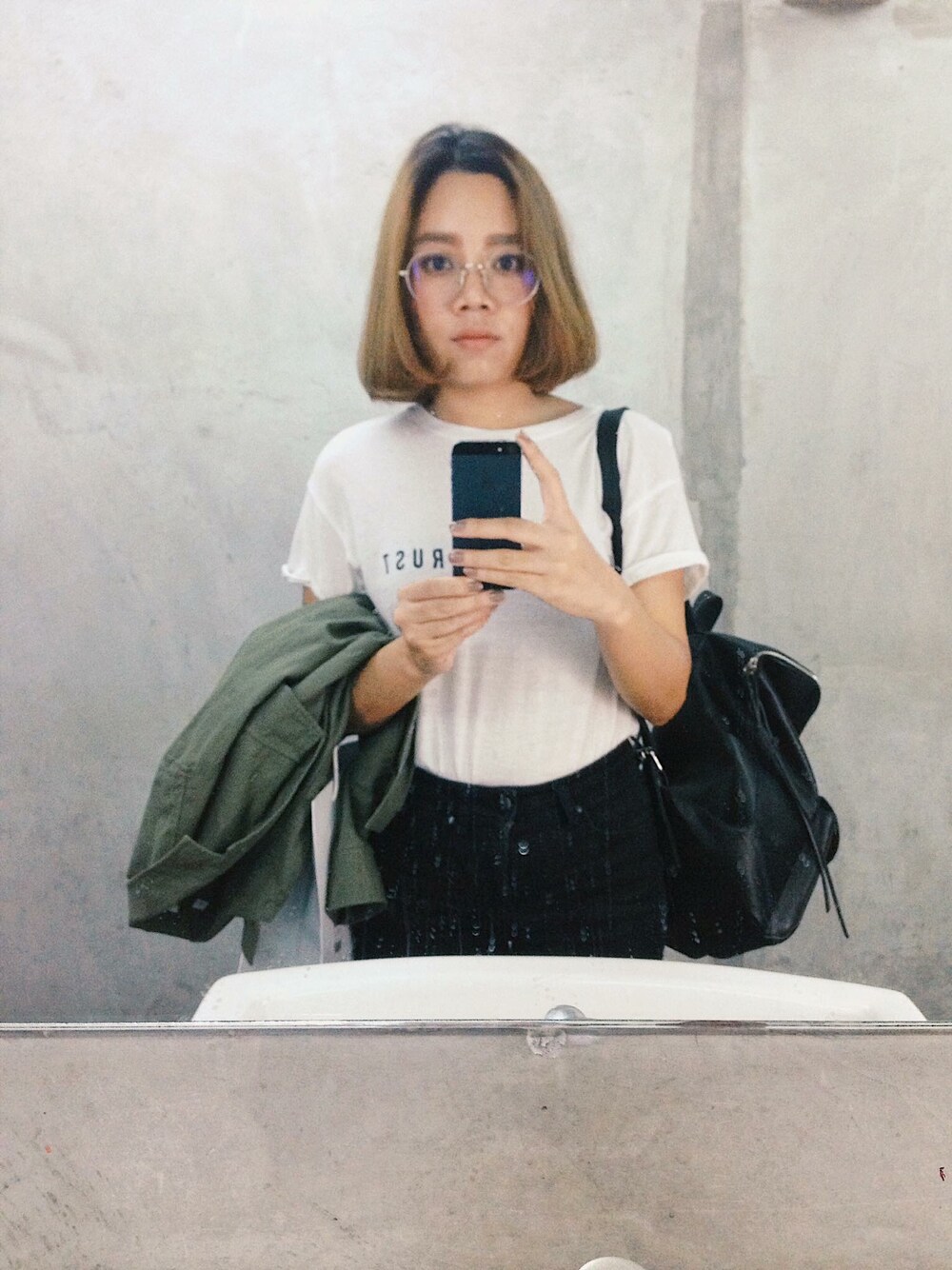 「UNIQLOのアイテム（ミリタリージャケット、その他）」を使った、Phennapha Tintamoraさん（レディース・152cm）の夏コーディネートの1枚目の写真