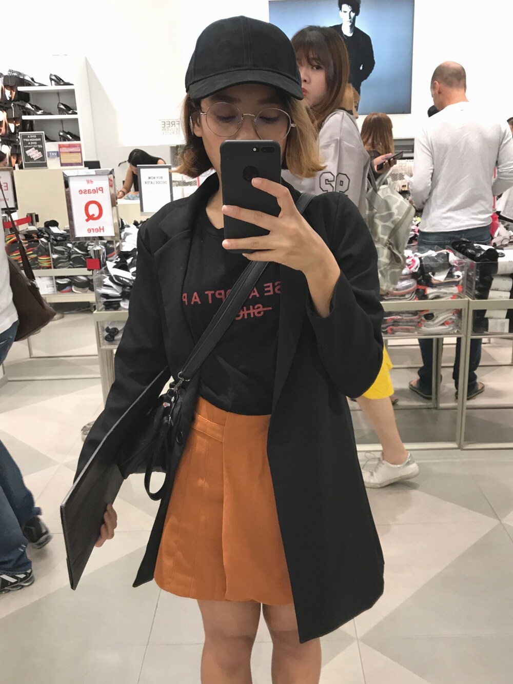 「H&Mのアイテム（キャップ、ブラック系）」を使った、Phennapha Tintamoraさん（レディース・152cm）の夏コーディネートの1枚目の写真