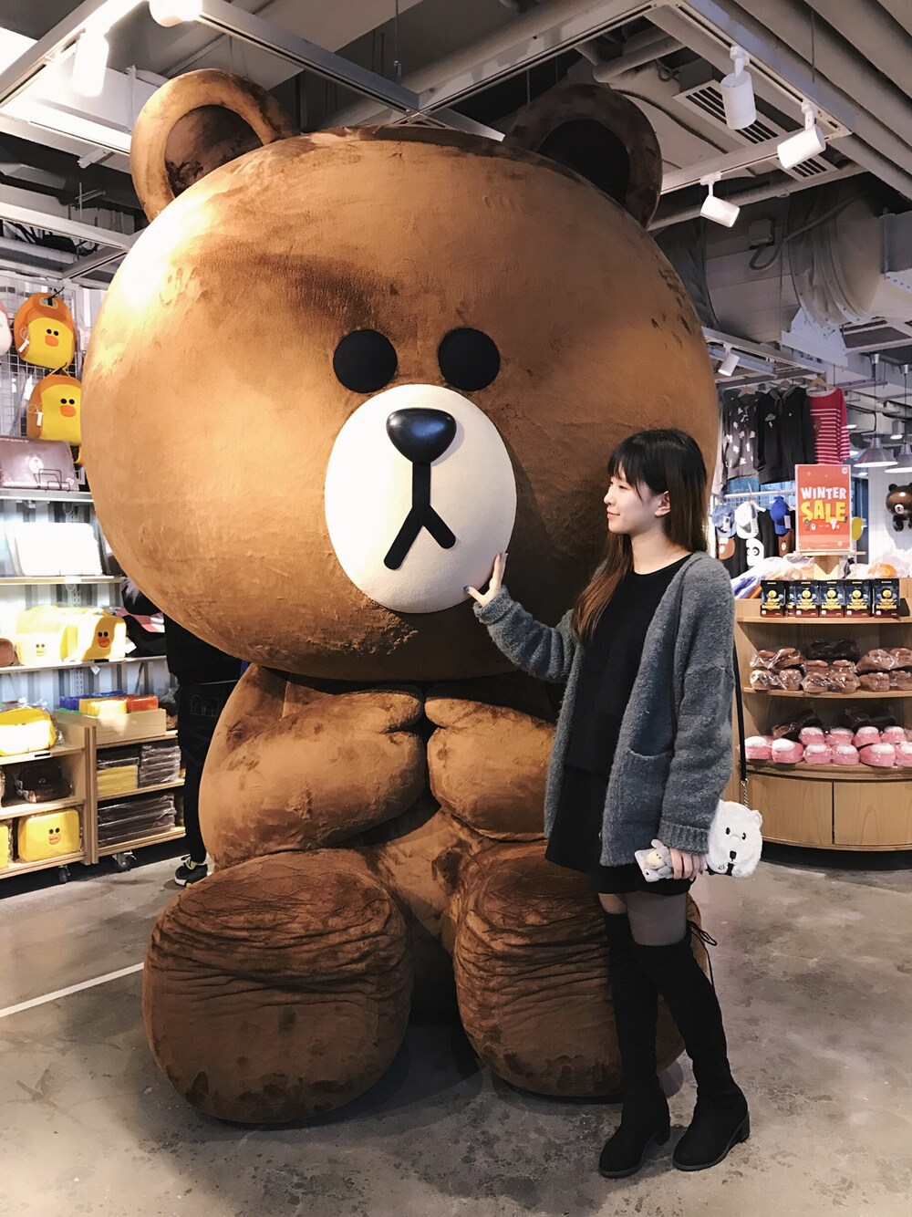 「winter、ootd、outfit、casual」｜「kate spade new yorkのアイテム（ショルダーバッグ、ホワイト系）」を使った、Cassieeeeeecaoさん（レディース・165cm）の春コーディネートの1枚目の写真