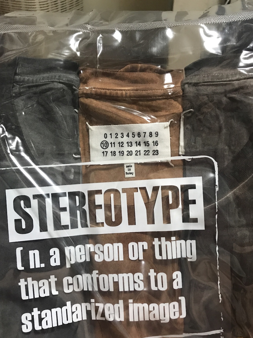 「マルジェラ、パックTシャツ、パックT」｜「MARTIN MARGIELAのアイテム（Tシャツ/カットソー、その他）」を使った、ぐっつぃーさん（メンズ・174cm）の夏コーディネートの1枚目の写真
