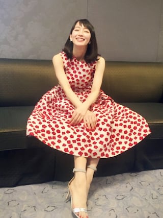 吉岡里帆さん着用 タグ付 ルール ロジェット フリルネック ブラウス 総柄 吉岡里帆さん着用 タグ付 ルール ロジェット フリルネック