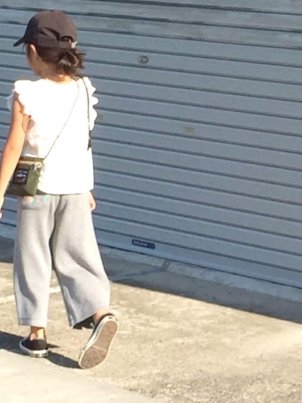 「kids、キッズコーデ、カジュアル、ニットパンツ、converse、おんなのこ、ootd、レース」｜「petit mainのスクエア切替えレースチュニック（チュニック、ホワイト系）」を使った、yuuunaさん（キッズ・110cm）の夏コーディネートの1枚目の写真