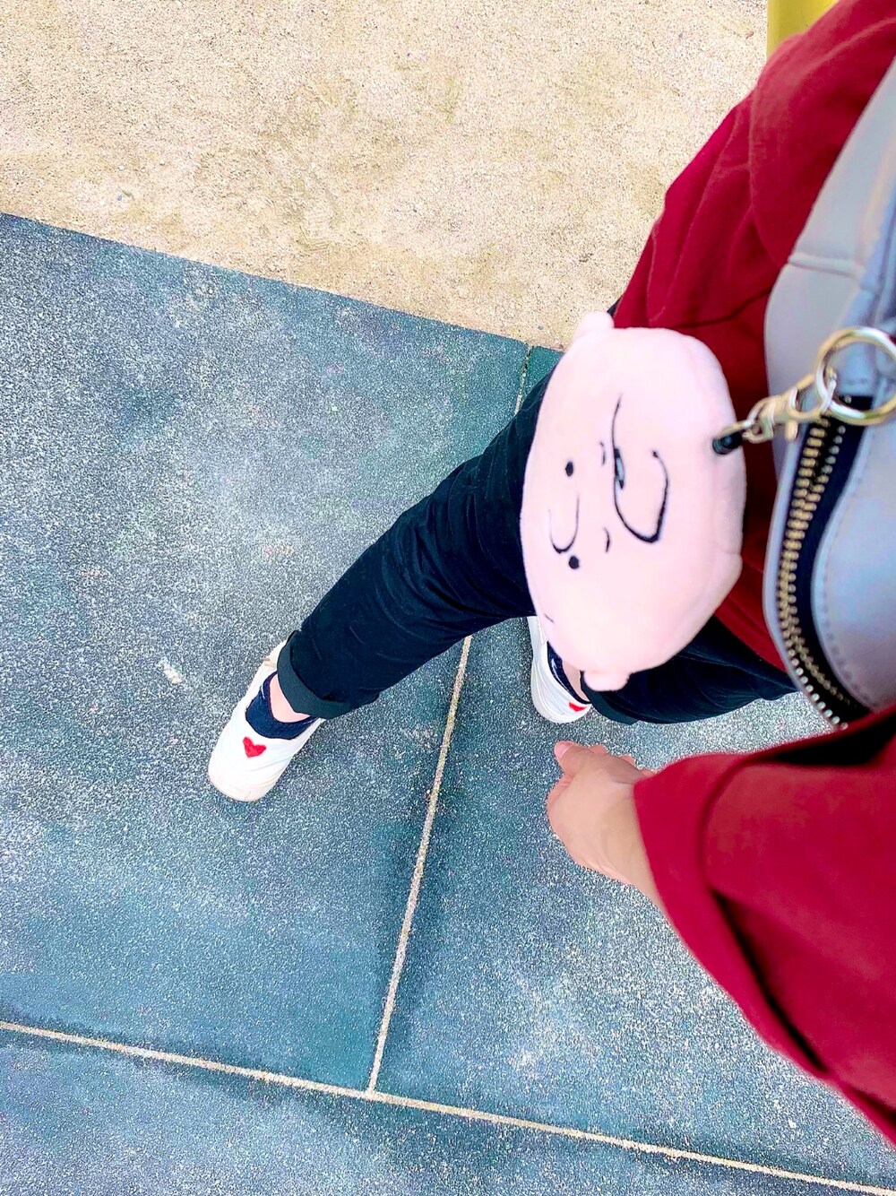 「夏、パンツスタイル、お洒落さんとつながりたい、いいね、save、フォローお願いします🤑、シンプル、夏だ！Tシャツ着よう！、LEE、スニーカー、GU、カジュアル」｜「Leeの【Lee】ロゴプリント入りクルーネックTシャツ（Tシャツ/カットソー、レッド系）」を使った、ひかさん（レディース・157cm）の夏コーディネートの1枚目の写真