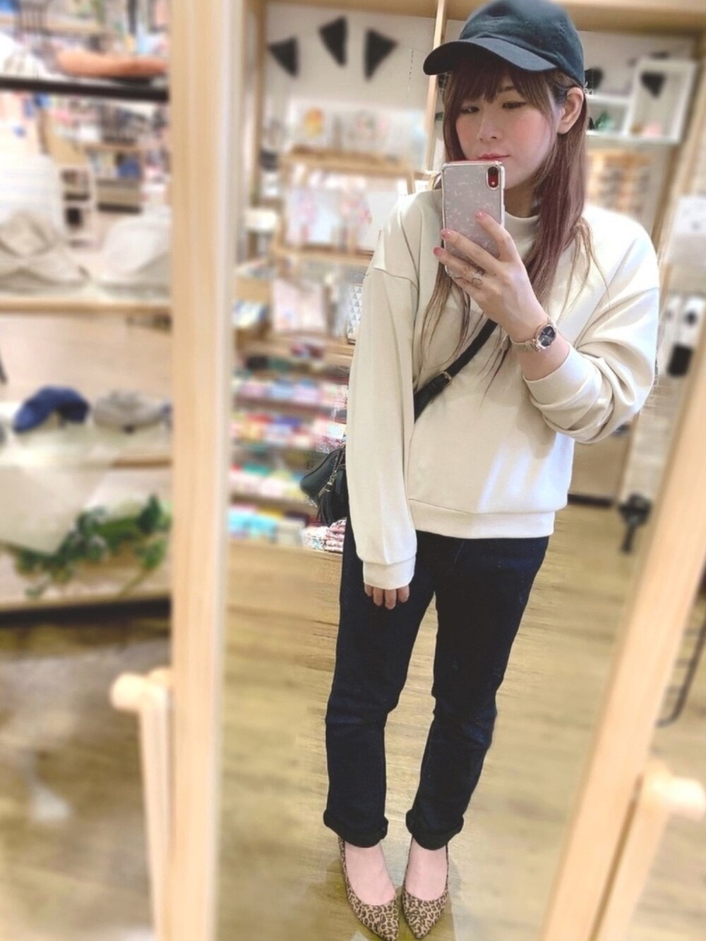 「大人カジュアル、プチプラ、秋コーデ、ブラウン、GU、パンツスタイル、おしゃれさんと繋がりたい、きれいめカジュアル、ひょう柄、スウェット」｜「GUのアイテム（キャップ、ブラック系）」を使った、ひかさん（レディース・157cm）の秋コーディネートの1枚目の写真