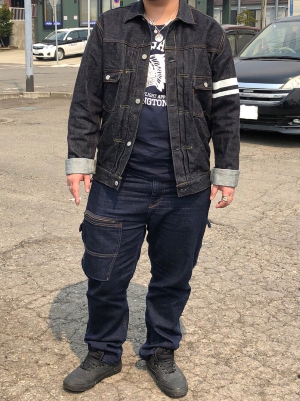 「デブでもオシャレ」｜「AVIREXのアイテム（デニムパンツ、ブルー系）」を使った、ザキさん（メンズ・170cm）の春コーディネートの1枚目の写真