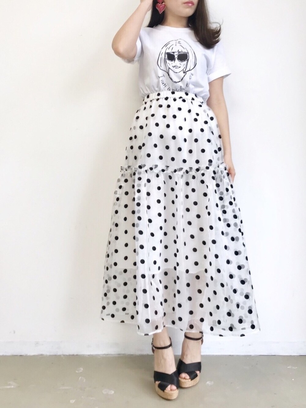 「la belle etude、ラベルエチュード、ドット、フレアスカート、マキシスカート、Tシャツ、大人甘カジ、大人ガーリー、夏コーデ、ootd」｜「LA BELLE ETUDEの【LA BELLE ETUDE】【Lily of the valley】BettyⅡ(Earring)（イヤリング、レッド系）」を使った、LA BELLE ETUDEさん（レディース・159cm）の春コーディネートの1枚目の写真