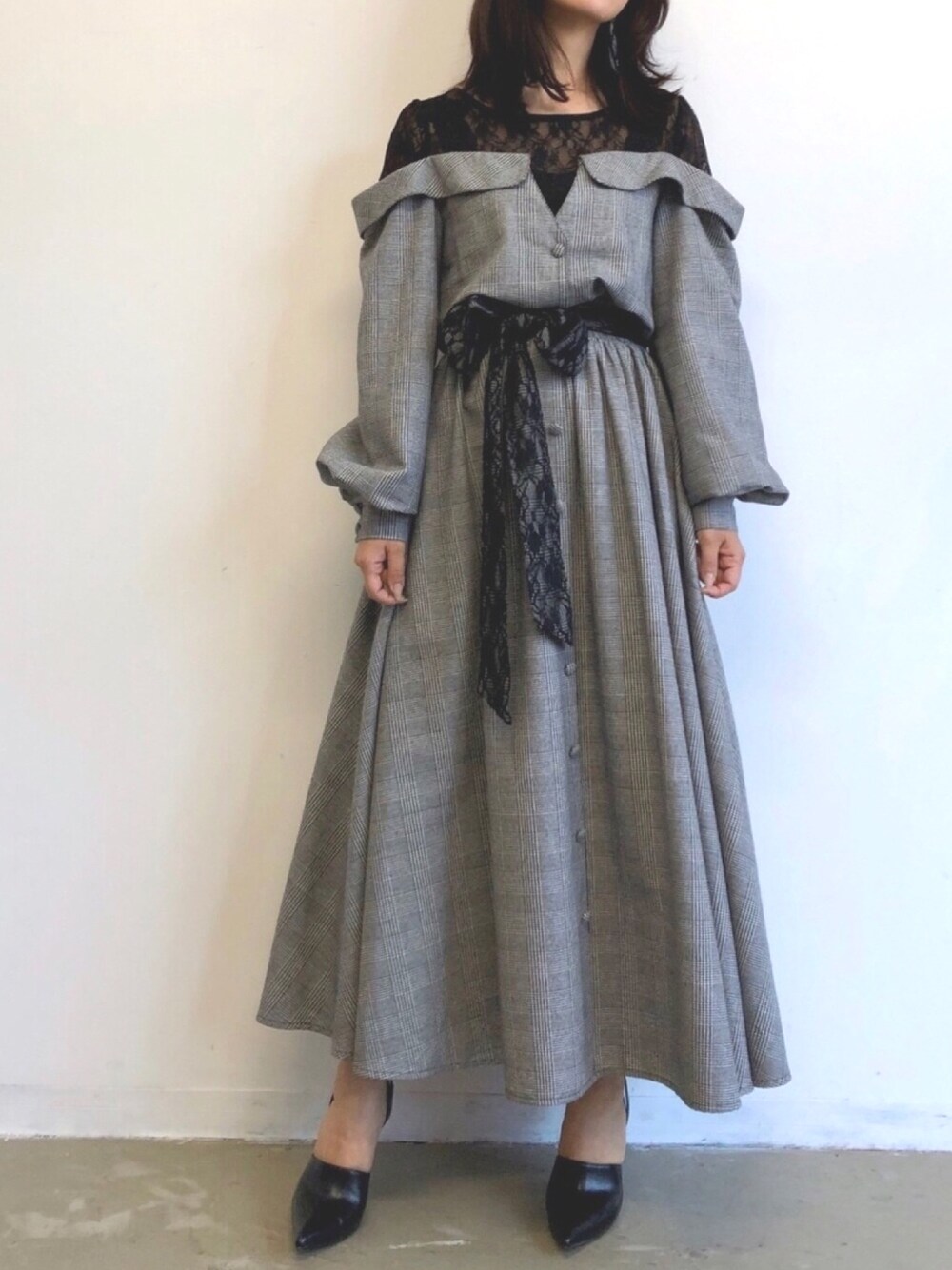 「labelleetude、ラベルエチュード、ワンピース、シャツワンピ、キレイめ、大人ガーリー、オトナ女子、大人かわいい、大人コーデ、チェックワンピース」｜「LA BELLE ETUDEの【LA BELLE ETUDE】レース切替デザインシャツワンピース（ワンピース、その他）」を使った、LA BELLE ETUDEさん（レディース・155cm）の夏コーディネートの1枚目の写真
