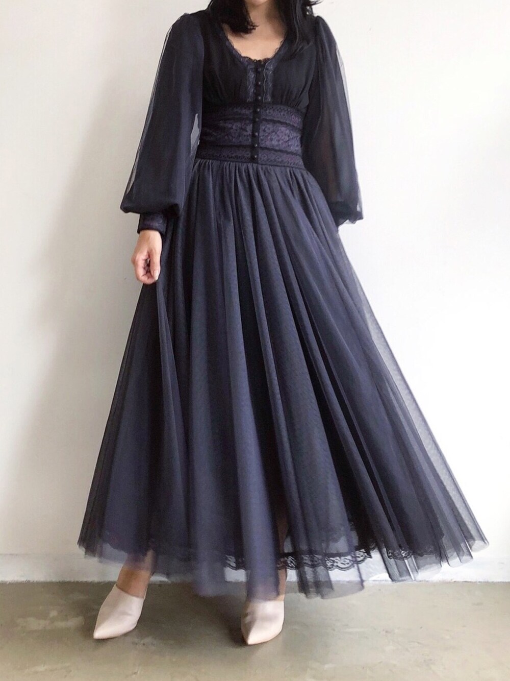 「秋服準備はじめました、la belle etude、ラベルエチュード、マキシ丈ワンピース、ワンピース、大人ガーリー、秋のコーデ、ブラックコーデ、ヴィンテージ、vintage」｜「LA BELLE ETUDEの【LA BELLE ETUDE】Grimm（ドレス、ブラック系）」を使った、LA BELLE ETUDEさん（レディース・155cm）の秋コーディネートの1枚目の写真