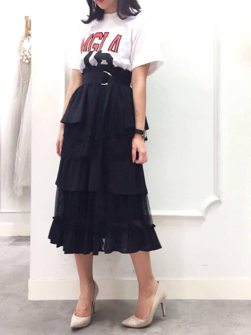 「オトナカジュアル、la belle etude、ラベルエチュード、夏コーデ、Tシャツ、ロゴT、カジュアル、大人甘カジ、休日スタイル、レーススカート」｜「LA BELLE ETUDEの【LA BELLE ETUDE】【Lily of the valley】Miranda（ピアス（両耳用）、その他）」を使った、LA BELLE ETUDEさん（レディース・155cm）の春コーディネートの1枚目の写真