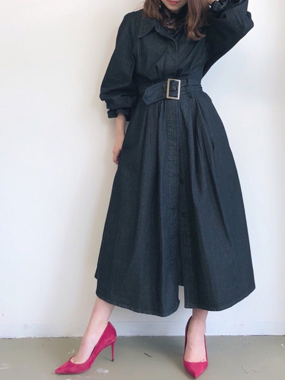 「大人カジュアル、ママコーデ、トレンチコート、大人ガーリー、ベレー帽、パンプス、春コーデ、ootd、古着、ワンピース」｜「LA BELLE ETUDEの【LA BELLE ETUDE】Vintage女優トレンチコート（トレンチコート、ブラック系）」を使った、LA BELLE ETUDEさん（レディース・167cm）の春コーディネートの1枚目の写真