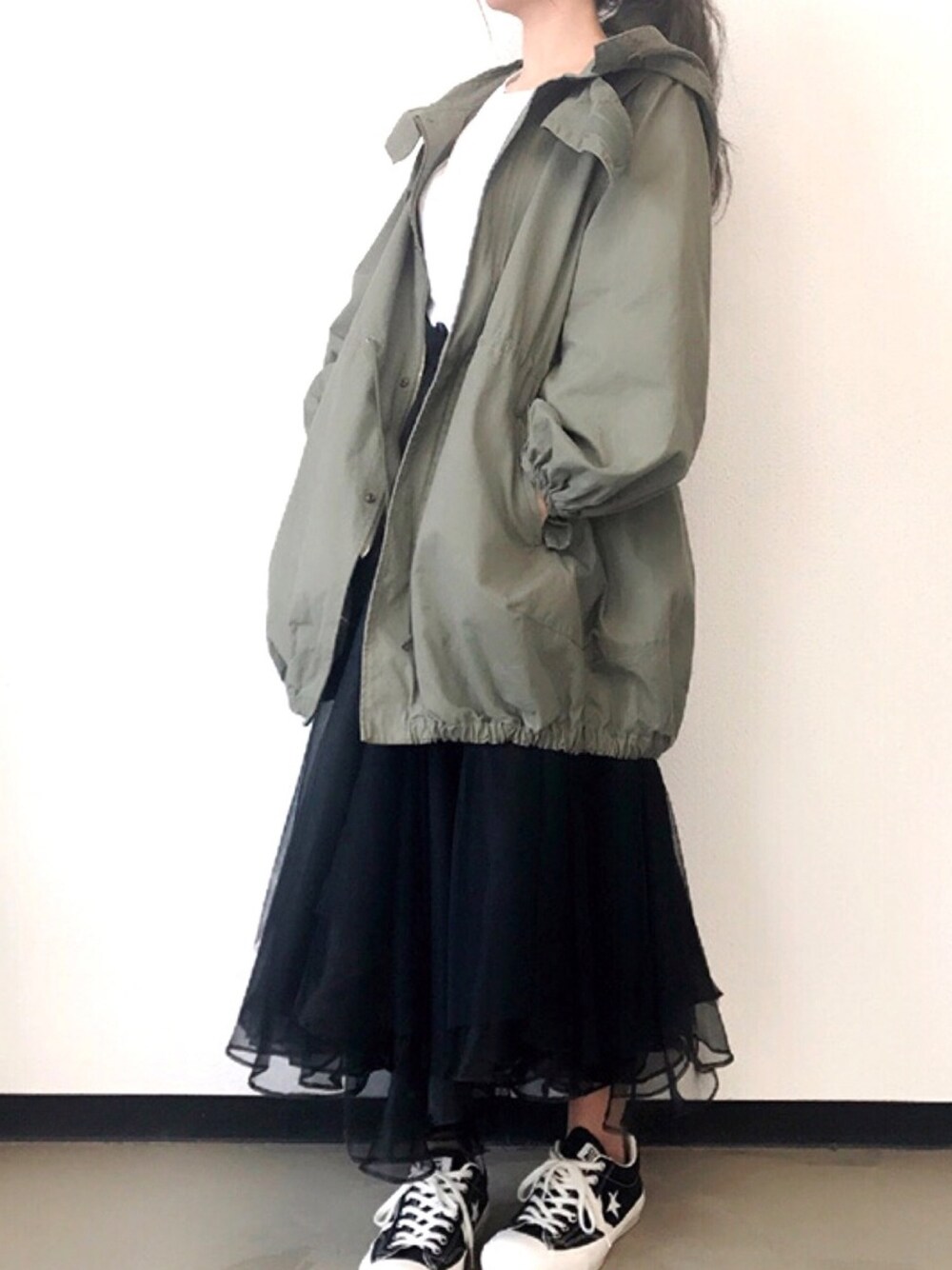 「カジュアル、オトナカジュアル、ootd、休日スタイル、ママコーデ、春コーデ、オトナガーリー、コンバース、古着、vintage」｜「LA BELLE ETUDEの【LA BELLE ETUDE】ボリュームモッズ（モッズコート、グリーン系）」を使った、LA BELLE ETUDEさん（レディース・162cm）の春コーディネートの1枚目の写真