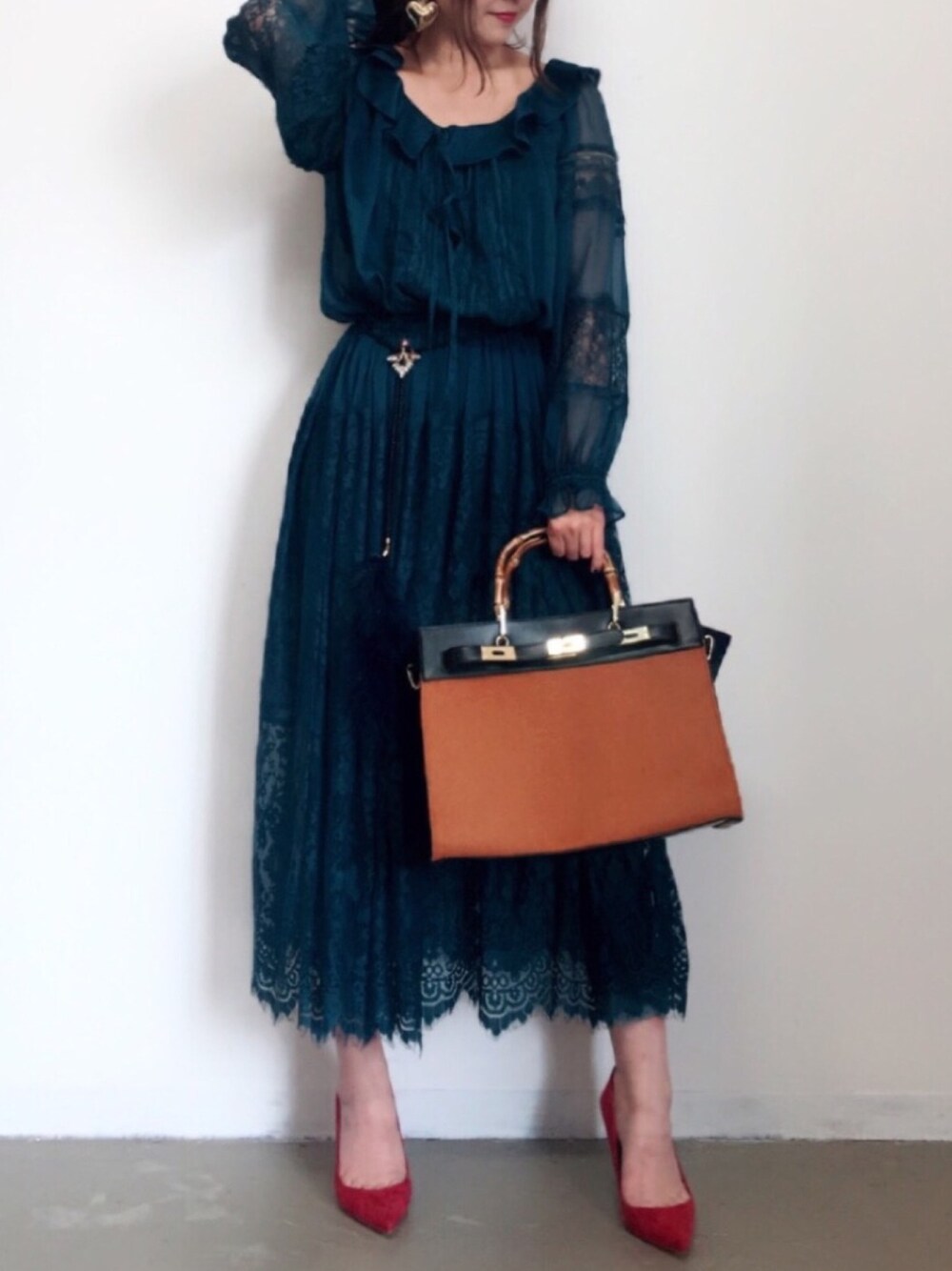 「オトナカジュアル、秋のコーデ、la belle etude、キャセリーニ(Casselini)、lilyofthevalleyaccessory、mama、ママコーデ、ママファッション」｜「LA BELLE ETUDEの【LA BELLE ETUDE】Vintage調ネグリジェワンピース（ワンピース、グリーン系）」を使った、LA BELLE ETUDEさん（レディース・167cm）の秋コーディネートの1枚目の写真