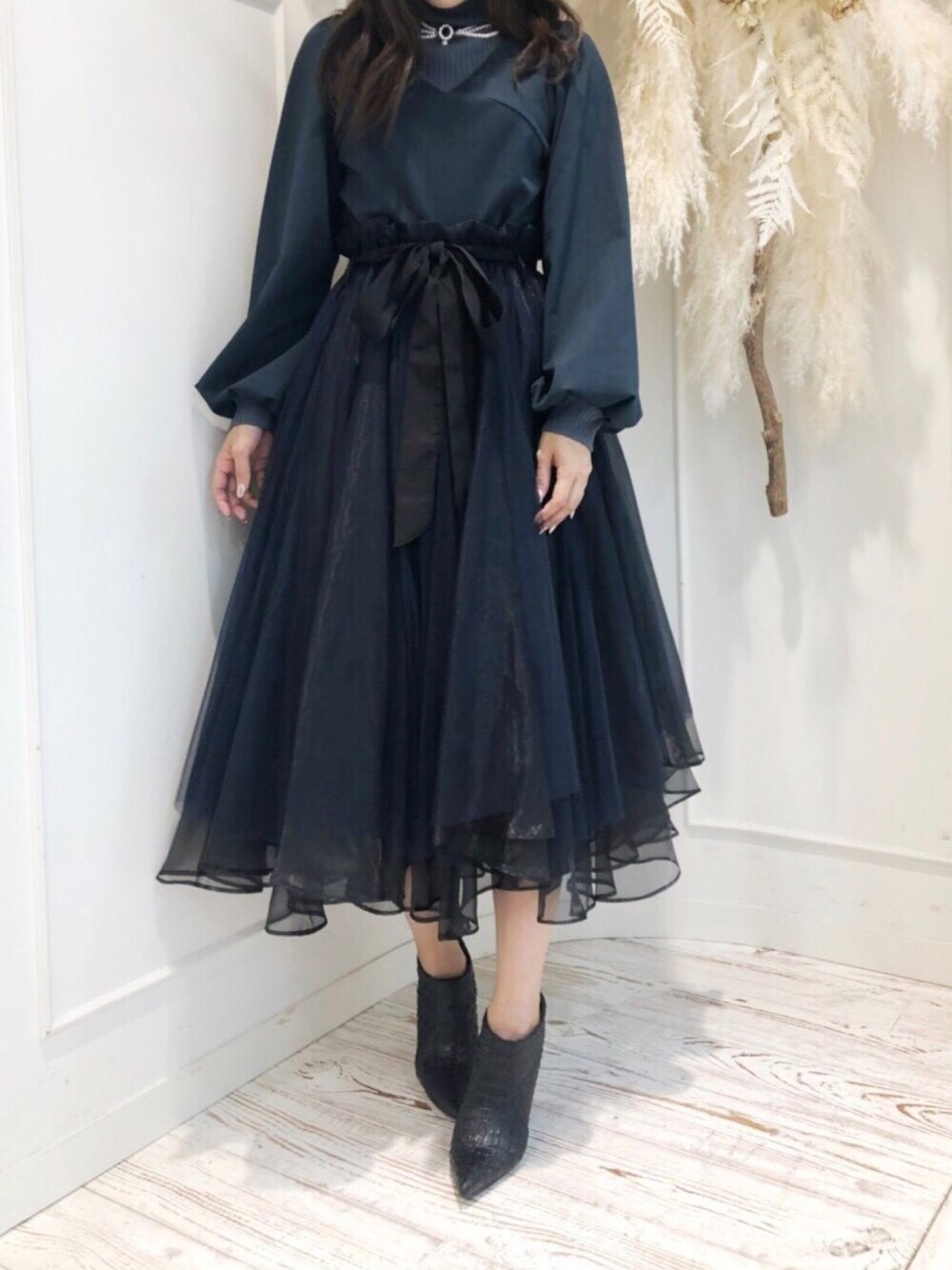「la belle etude、ラベルエチュード、大人甘カジ、秋コーデ、冬コーデ、オトナ女子、オトナガーリー、今日のコーデ、休日スタイル、タートルネック」｜「Auntie Rosaの【LA BELLE ETUDE】【Lily of the valley】ElizabethⅡ（ネックレス、ブラック系）」を使った、LA BELLE ETUDEさん（レディース・161cm）の秋コーディネートの1枚目の写真