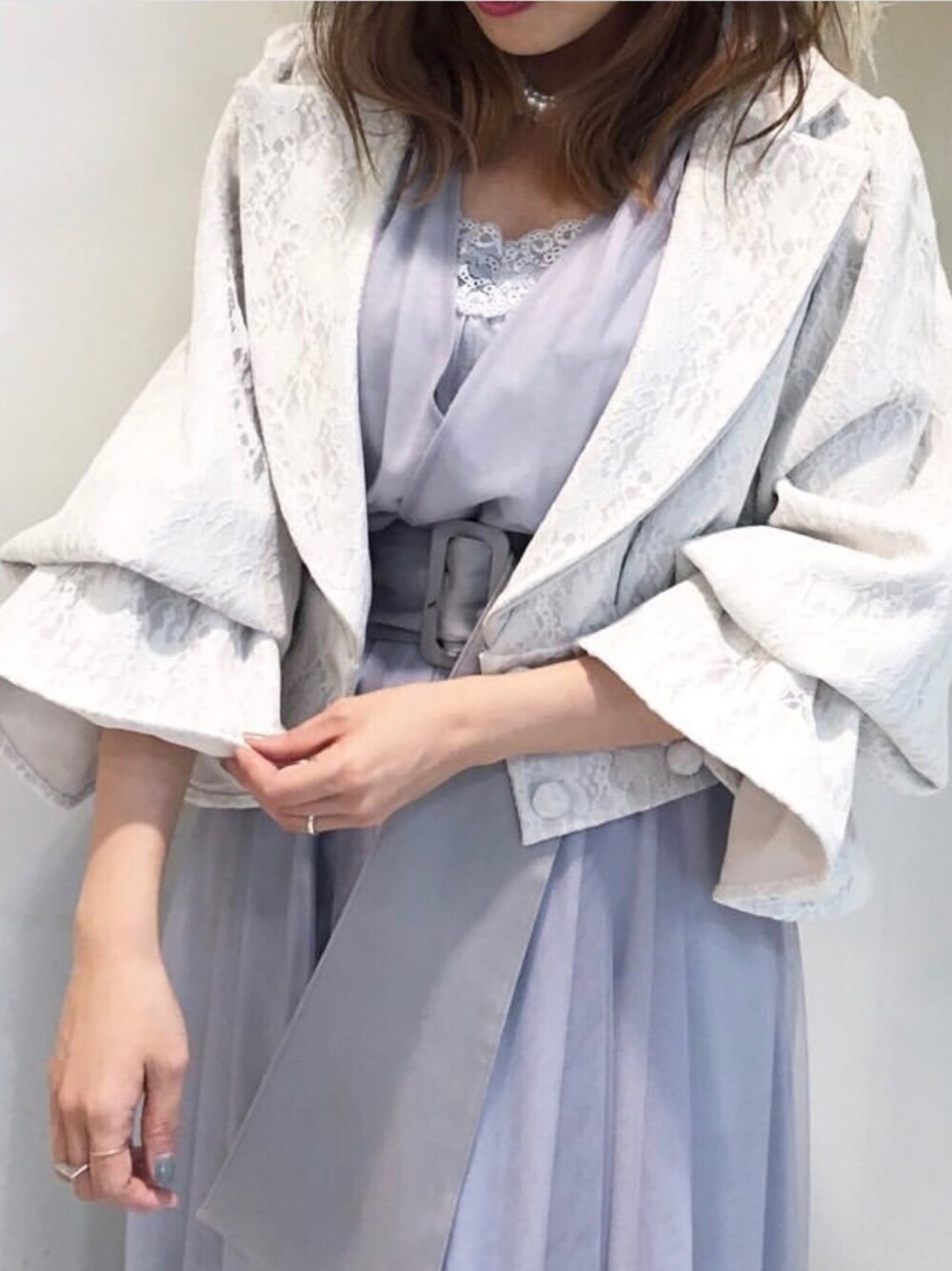 「ボリューム袖、ショート丈、ジャケット、入園式、ママコーデ、レース、シンプル、ラベルエチュード、labelleetude、卒業式」｜「LA BELLE ETUDEの【LA BELLE ETUDE】総レースボリューム袖ジャケット（その他アウター、ホワイト系）」を使った、LA BELLE ETUDEさん（レディース・152cm）の春コーディネートの1枚目の写真