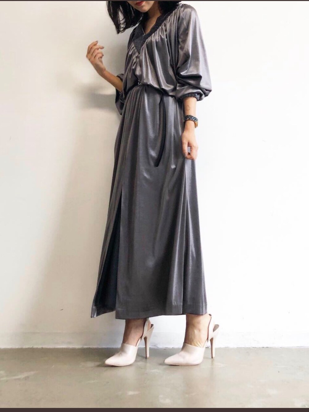 「ドレス、ワンピース、ヒール、シンプル、上品、パープル、ラベルエチュード、labelleetude」｜「LA BELLE ETUDEの【LA BELLE ETUDE】【Belle Vintage】BELLE ドレス（ドレス、パープル系）」を使った、LA BELLE ETUDEさん（レディース・155cm）の春コーディネートの1枚目の写真