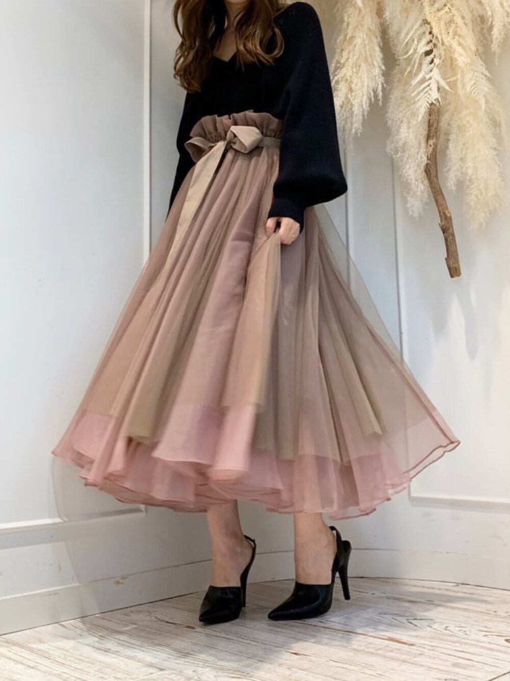 「ニット、カシュクール、フレアスカート、チュールスカート、低身長、ママコーデ、大人ガーリー、秋冬コーデ、ママファッション」｜「LA BELLE ETUDEの【LA BELLE ETUDE】カシュクールニット（ニット/セーター、ブラック系）」を使った、LA BELLE ETUDEさん（レディース・159cm）の秋コーディネートの1枚目の写真