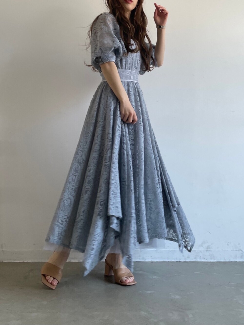 「春夏コーデ、オトナ女子、春カラー、オトナカジュアル、ワンピース、ラベルエチュード、labelleetude、ootd」｜「LA BELLE ETUDEの【LA BELLE ETUDE】ペイズリーレースパイピングワンピース（ワンピース、ブルー系）」を使った、LA BELLE ETUDEさん（レディース・153cm）の春コーディネートの1枚目の写真