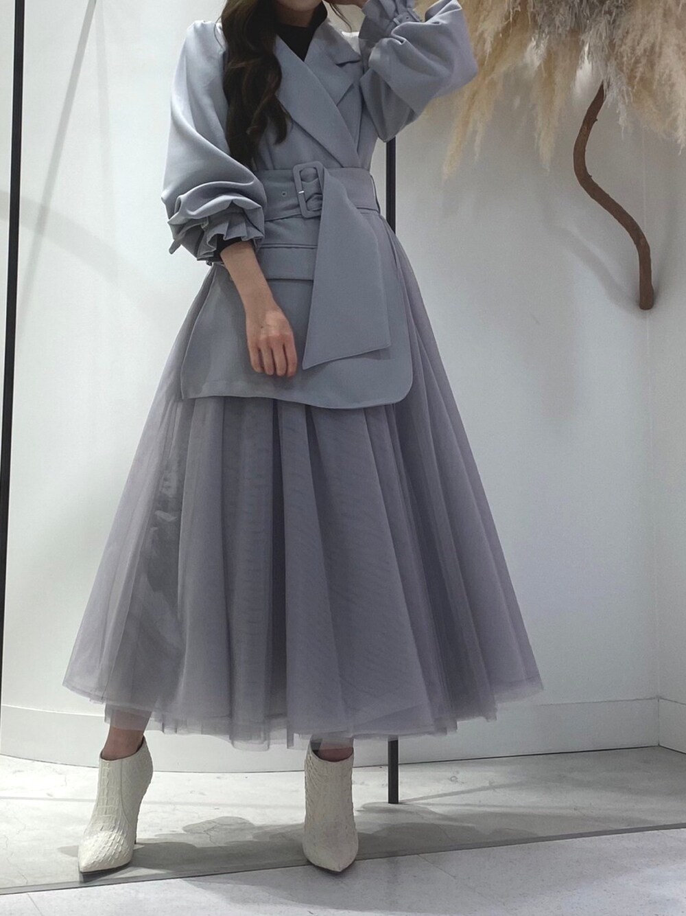 「ラベルエチュード、labelleetude、コート、アウター、トレンチコート、大人可愛い、ootd、春カラー、春服」｜「LA BELLE ETUDEの【LA BELLE ETUDE】ボリュームチュールドレストレンチ（トレンチコート、パープル系）」を使った、LA BELLE ETUDEさん（レディース・159cm）の春コーディネートの1枚目の写真