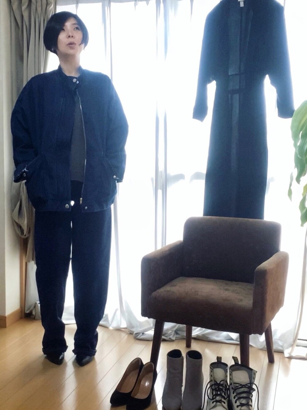「デニムセットアップ風、ダボダボコーデ、H&M、ZARA、アラフォー、アラフィフ」｜「ZARAのアイテム（デニムパンツ、ブルー系）」を使った、ハマダ マリコさん（レディース・163cm）の冬コーディネートの1枚目の写真