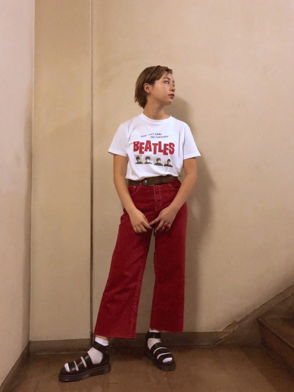 「カジュアル、シンプル、赤、BEAMS、ZARA、夏コーデ、Dr.Martens、ootd、おしゃれさんと繋がりたい、ビートルズT」｜「BEAMSのアイテム（Tシャツ/カットソー、ホワイト系）」を使った、ＴＯＣＯさん（レディース・160cm）の夏コーディネートの1枚目の写真
