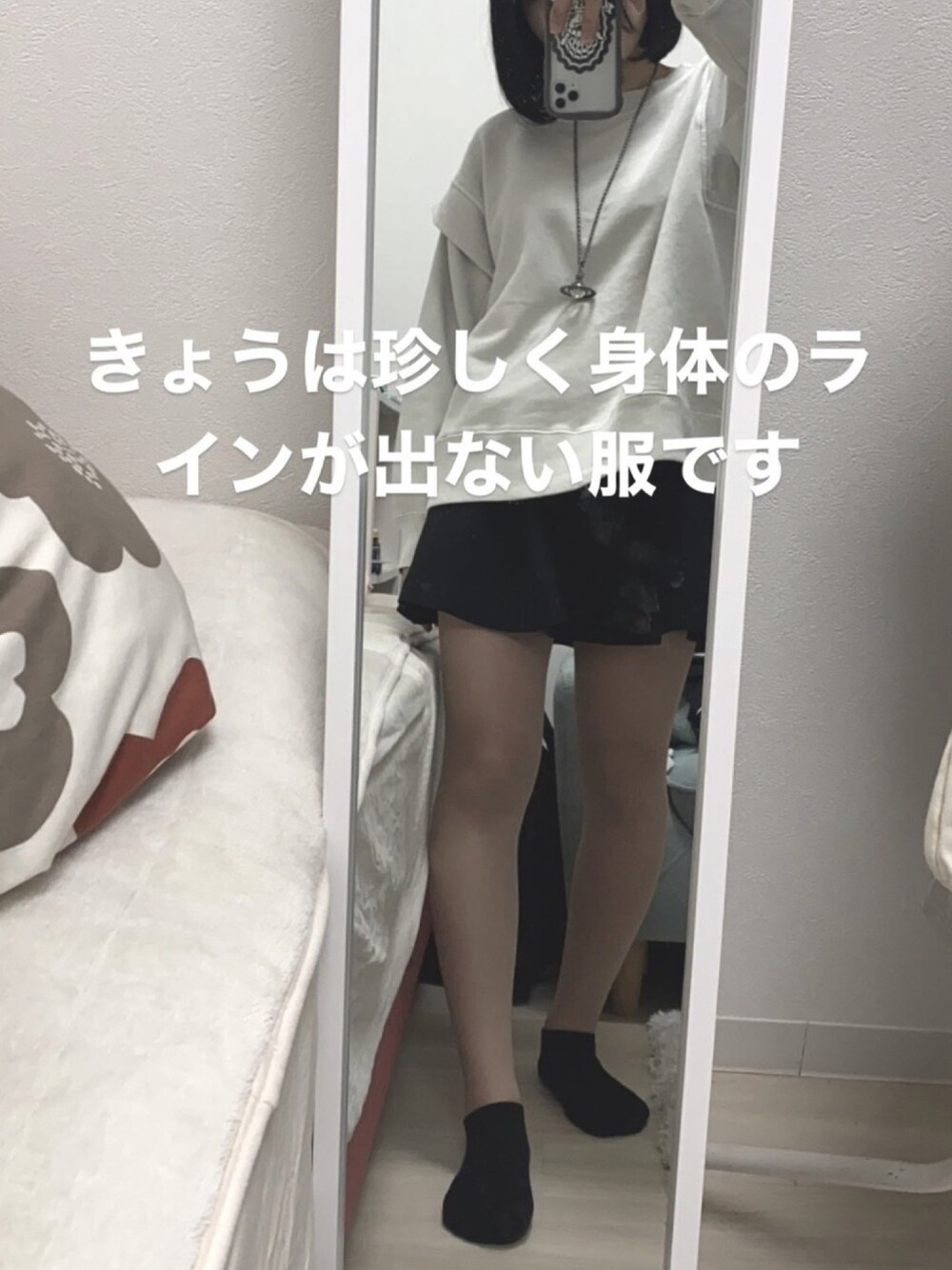 「モノトーンコーデ、Vivienne Westwood、春コーデ、ミニスカート」｜「ZARAのアイテム（スカート、ブラック系）」を使った、たゃもんさん（レディース・156cm）の春コーディネートの1枚目の写真