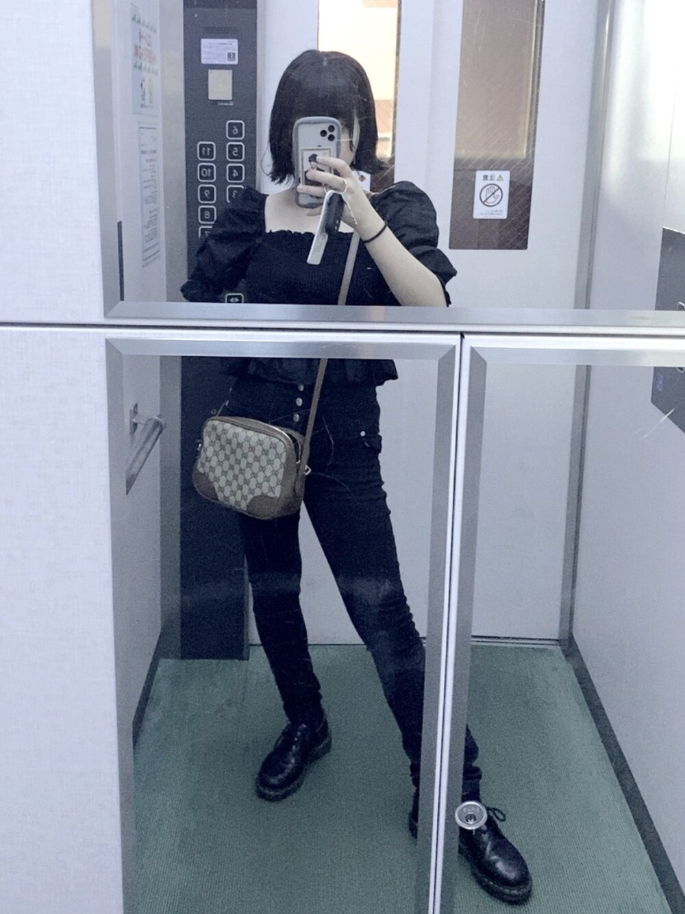「パンツスタイル、今日のコーデ、オールブラック、シンプル、スクエアネック(ネック)」｜「ZARAのアイテム（トップス、ブラック系）」を使った、たゃもんさん（レディース・156cm）の秋コーディネートの1枚目の写真