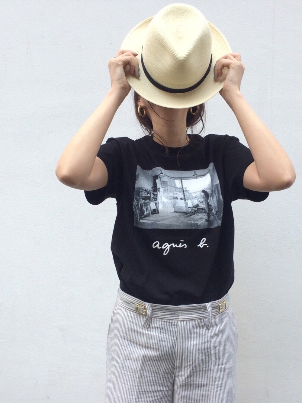 「シンプルコーデ、オトナカジュアル、休日スタイル、夏コーデ、Tシャツ、黒、夏、Agnès b.、agnes b.、アダムエロペ(ADAM ET ROPE')」｜「agnes b.の【agnes b. pour ADAM ET ROPE' 】T-SHIRTS SERIGRAPHIE（Tシャツ/カットソー、ブラック系）」を使った、andyさん（レディース・162cm）の春コーディネートの1枚目の写真