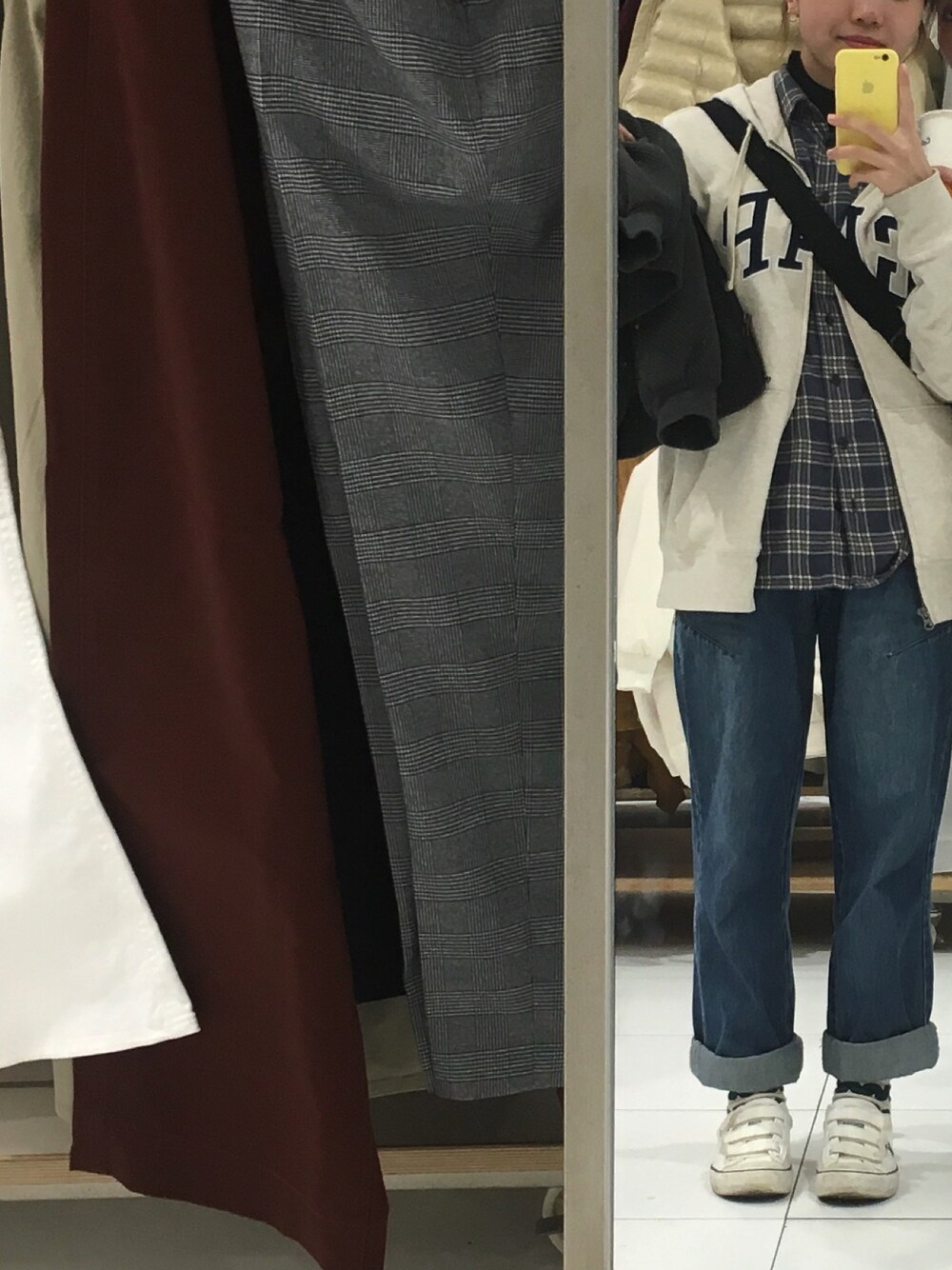 「GAPのアイテム（スタジャン、その他）」を使った、栗子さん（レディース・158cm）の秋コーディネートの1枚目の写真