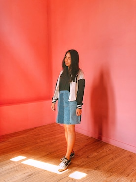 「アイテム（スタジャン、ホワイト系）」を使った、Victoria Hsuさん（レディース・154cm）の春コーディネート