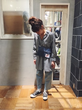 「アイテム（ボディバッグ/ウエストポーチ、ブルー系）」を使った、yokoさん（レディース・161cm）の春コーディネート