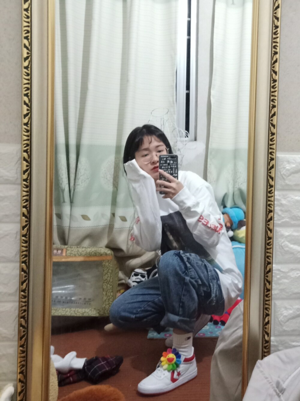 「CONVERSEのアイテム（スニーカー、ホワイト系）」を使った、罐鱼夹さん（レディース・163cm）の冬コーディネートの1枚目の写真
