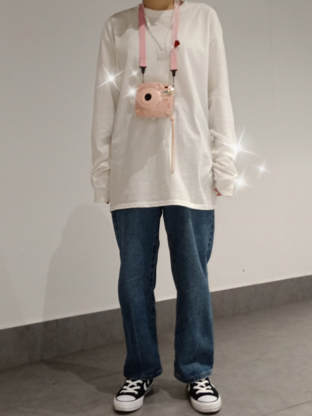 「休日スタイル、converse」｜「Championのアイテム（トップス、ホワイト系）」を使った、罐鱼夹さん（レディース・163cm）の冬コーディネートの1枚目の写真