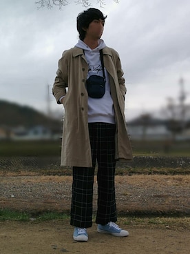 「ミニショルダー」｜「アイテム（ステンカラーコート）」を使った、みかけだおしさん（メンズ・180cm）の春コーディネート