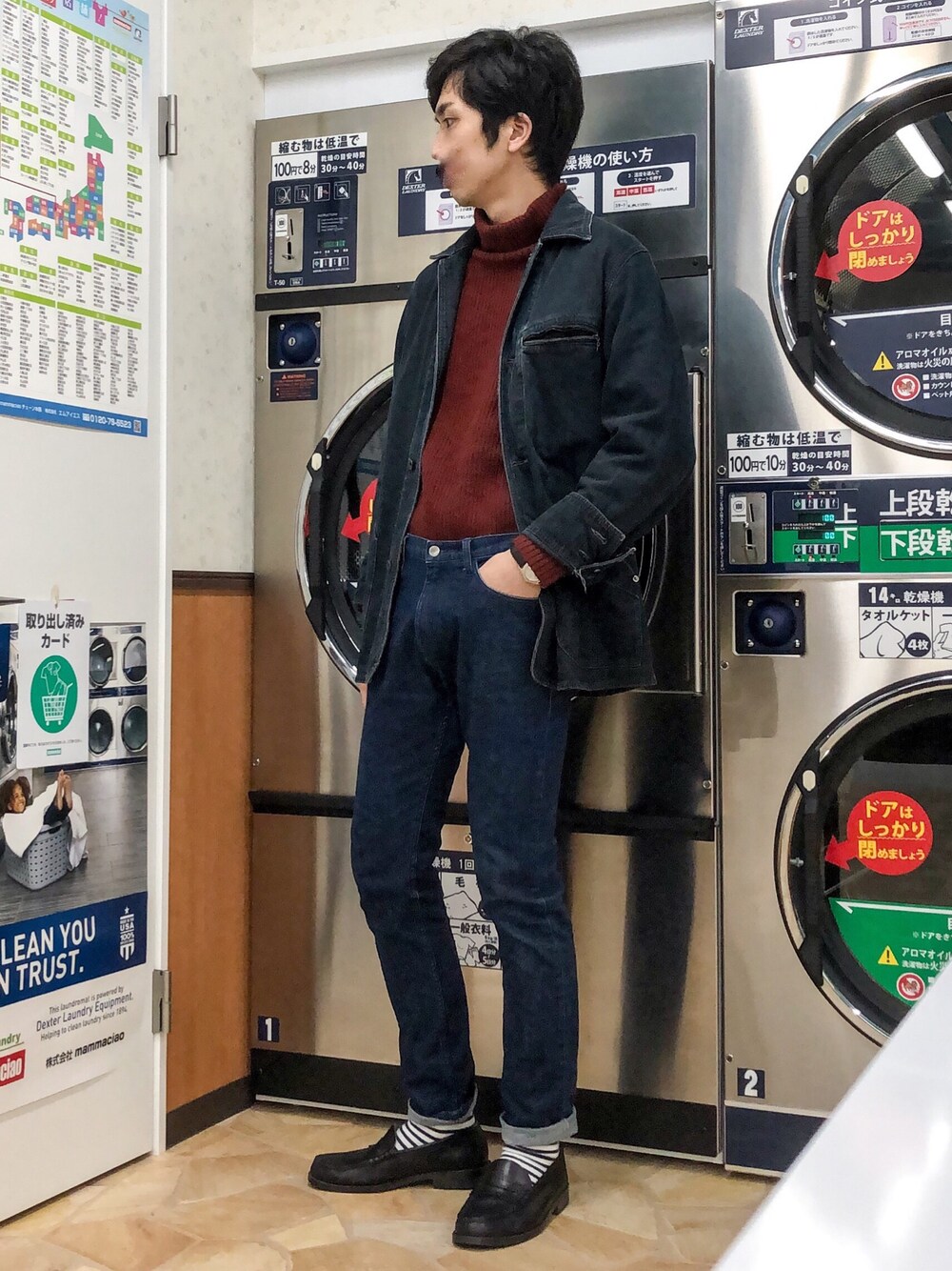 「冬コーデ、カバーオール、タートルネックニット、ローファー」｜「古着のアイテム（カバーオール、ブルー系）」を使った、みかけだおしさん（メンズ・180cm）の冬コーディネートの1枚目の写真