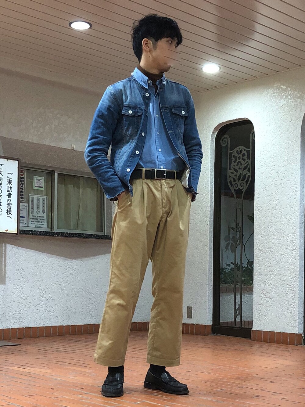 「冬コーデ、ワイドパンツ、ローファー」｜「Confirmのワイドタックパンツ（チノパンツ、ベージュ系）」を使った、みかけだおしさん（メンズ・180cm）の冬コーディネートの1枚目の写真