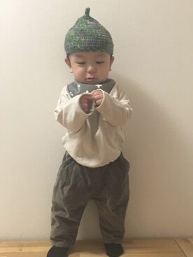 「アイテム（スタイ/よだれかけ、グレー系）」を使った、GENさん（キッズ・80cm）の冬コーディネート