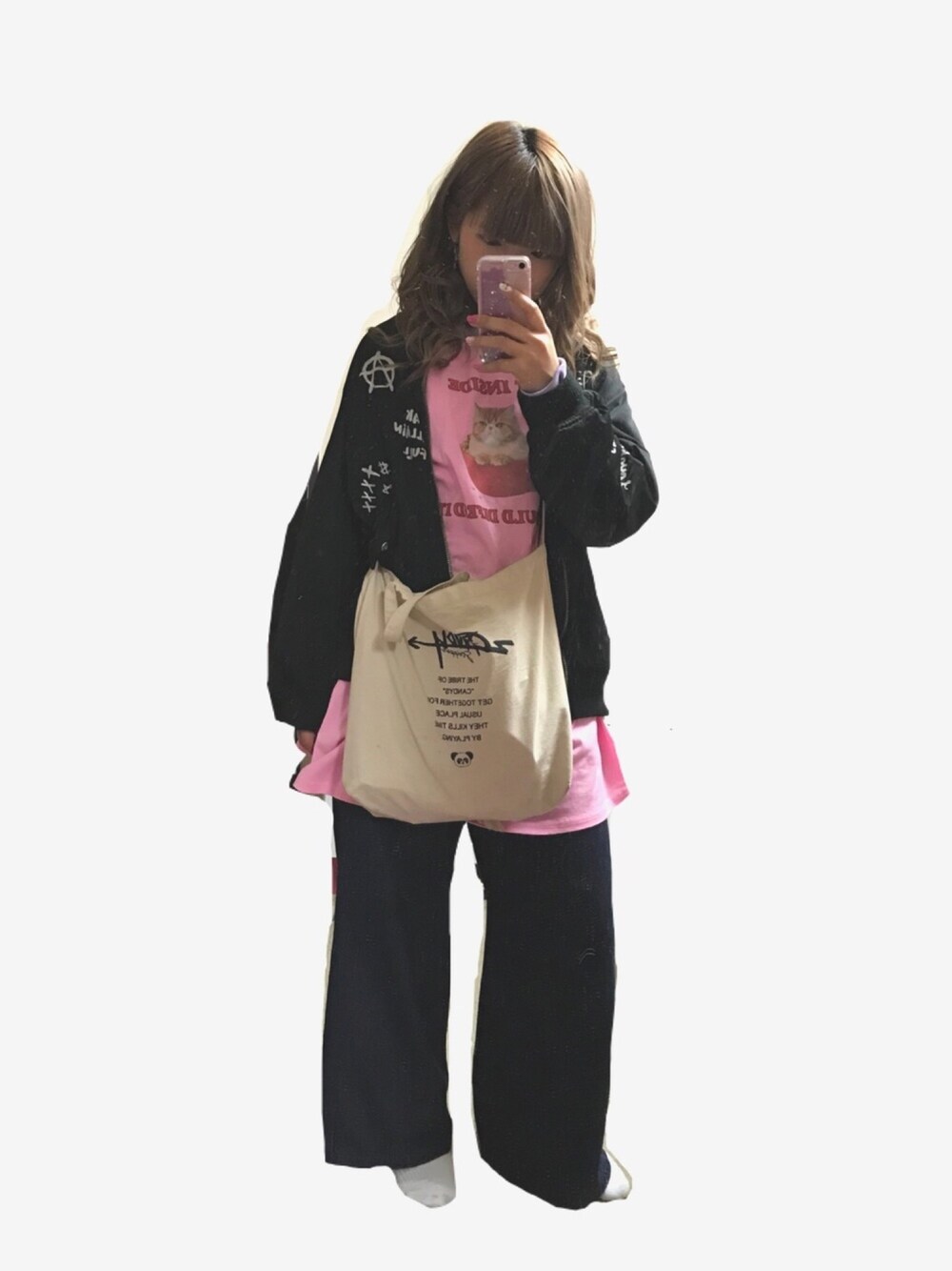 「ラグランTシャツ、デニム、ゆるコーデ、だぼだぼ、プリントT、ネコ、Candy Stripper、ワイドパンツ、春コーデ、2018ss」｜「Candy StripperのGLUMY CAT RAGLAN ワンピース（ワンピース、ピンク系）」を使った、ちゃんさん（レディース・157cm）の冬コーディネートの1枚目の写真