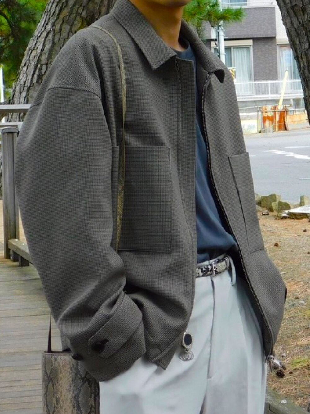 「UNIQLO、GU、STUDIOUS、LOWRYS FARM、キレイめ」｜「STUDIOUSの【STUDIOUS】オーバースリーブセットアップブルゾン（ブルゾン、ベージュ系）」を使った、a.tさん（メンズ・170cm）の春コーディネートの1枚目の写真