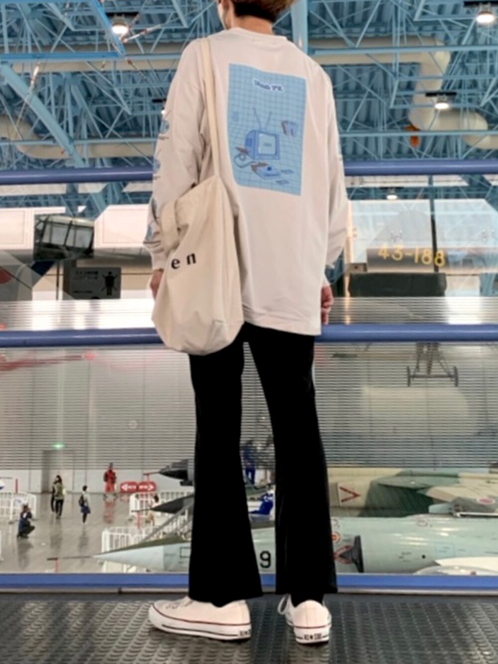 「GU、ゆるコーデ、coen、converse、デート」｜「CONVERSEのコンバース CONVERSE CANVAS ALL STAR OX（スニーカー、ホワイト系）」を使った、a.tさん（メンズ・170cm）の春コーディネートの1枚目の写真