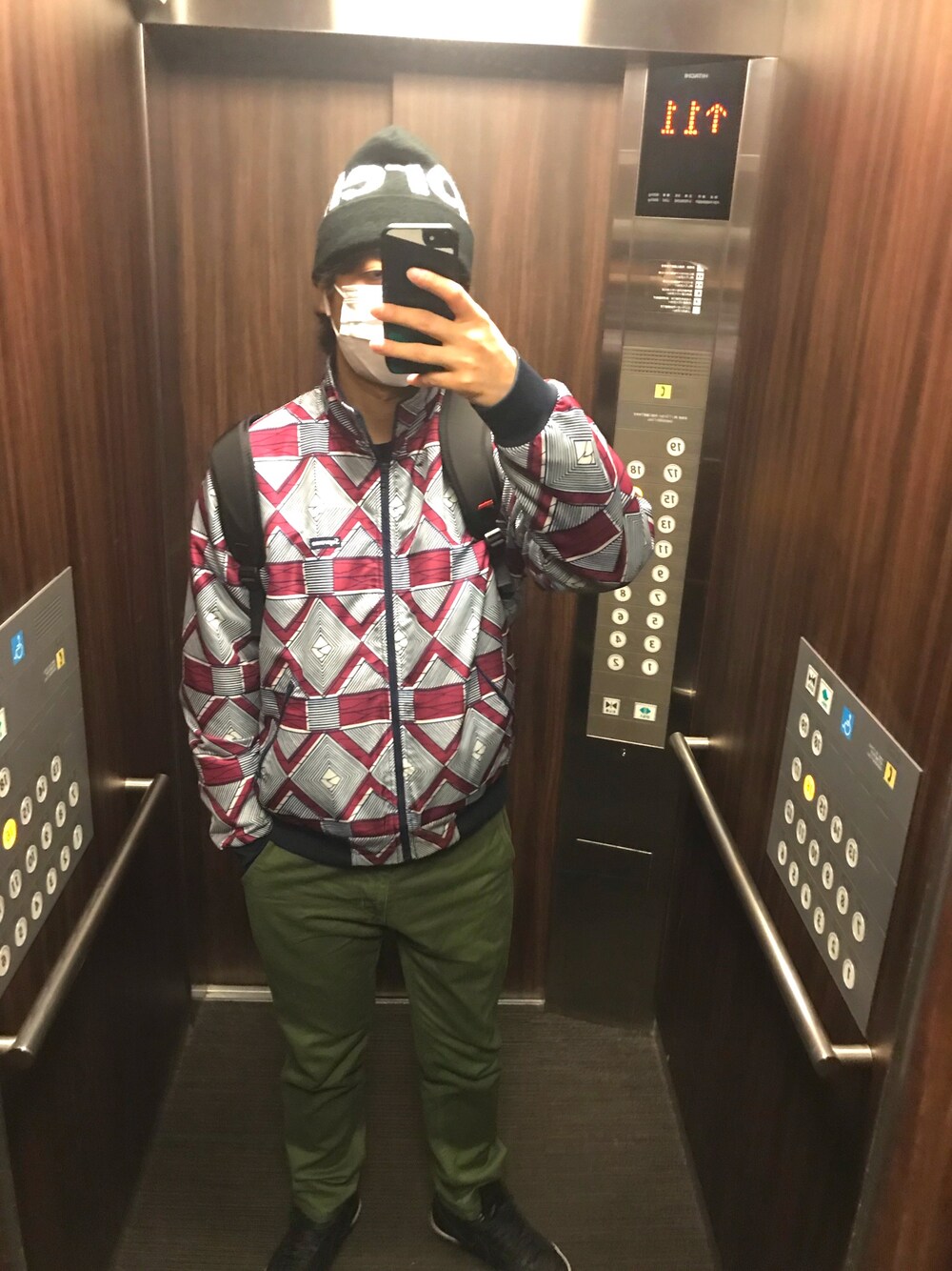 「今日のコーデ、はるコーデ、古着MIX、ストリートMIX、ブラック、シュプリーム、スニーカーコーデ」｜「Supreme のアイテム（ニットキャップ/ビーニー、ブラック系）」を使った、yosh1107さん（メンズ・178cm）の春コーディネートの1枚目の写真