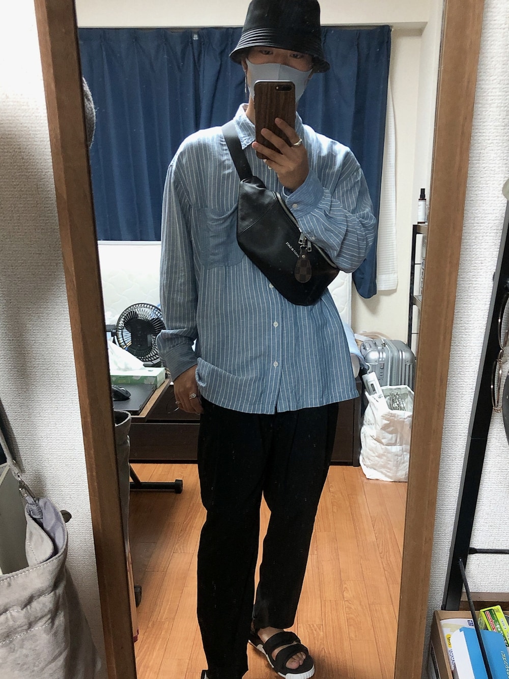 「おしゃれさんと繋がりたい、今日のコーデ、シンプルコーデ、大人コーデ、オーバーサイズ、シャツスタイル、ビッグシルエット、スラックス、HARE、いいね、save、フォローお願いします🤑」｜「UNIQLOのリネンブレンドオーバーサイズシャツ（長袖）（シャツ/ブラウス、ブルー系）」を使った、yugaさん（メンズ・168cm）の夏コーディネートの1枚目の写真