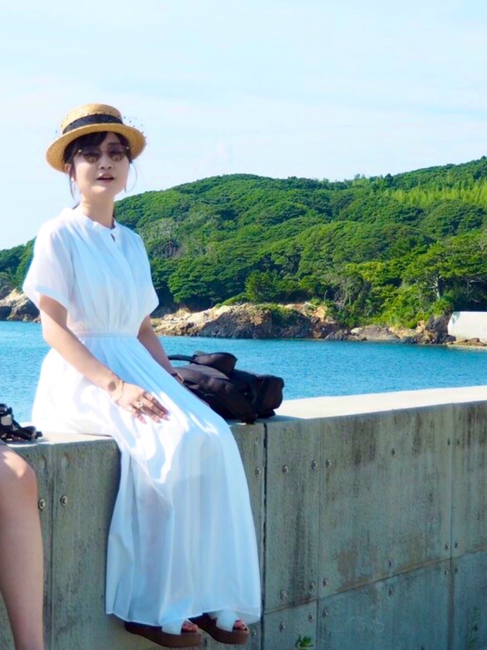 「白ワンピ、夏コーデ、夏」｜「LADYMADEのプリーツシャツロングワンピース（ワンピース、ホワイト系）」を使った、ななせさんさん（レディース・164cm）の秋コーディネートの1枚目の写真