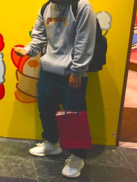 「HUF（ハフ）のアイテム（バッグ）」を使った、電柱さん（メンズ・165cm）の冬コーディネート