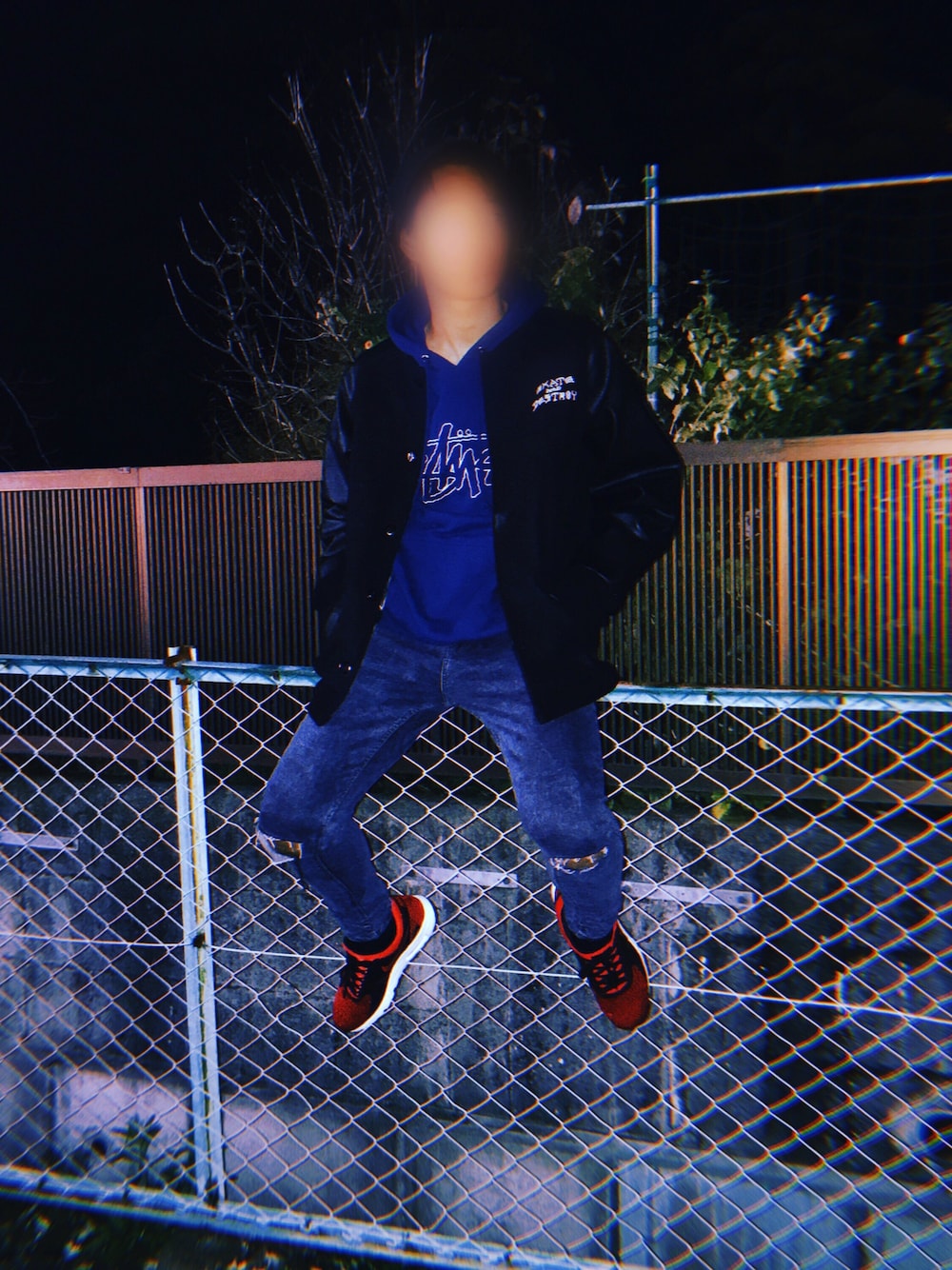 「stussy、おしゃれさんと繋がりたい、THRASHER、Bershka、NIKE、NIKE AIR MAX、冬コーデ、street、ストリート系」｜「THRASHERのアイテム（スタジャン、ブラック系）」を使った、Masatoさん（メンズ・177cm）の春コーディネートの1枚目の写真